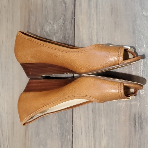 Michael Michael Kors Women Dress Wedge leather shoes Peep Toe sz 7M - Picture 5 of 13